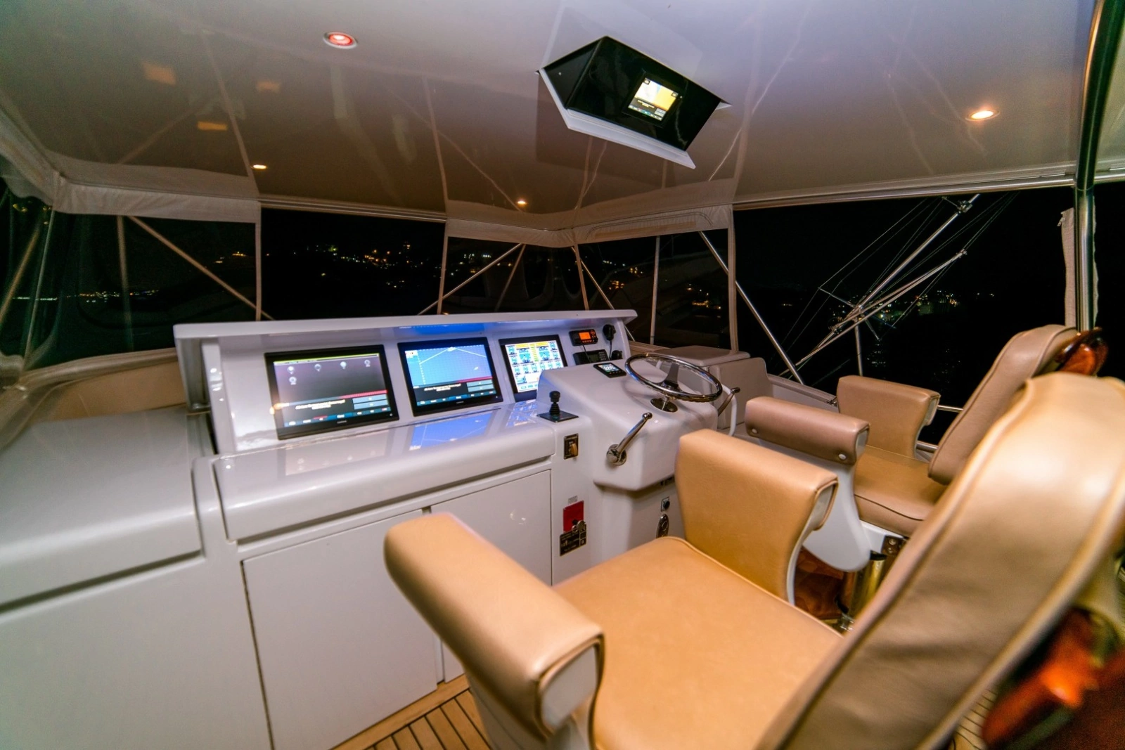2005 Hatteras 68 Convertible - 