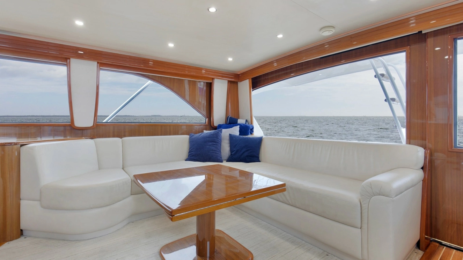 2007 74 Viking Enclosed Bridge Never Settle Salon (4)