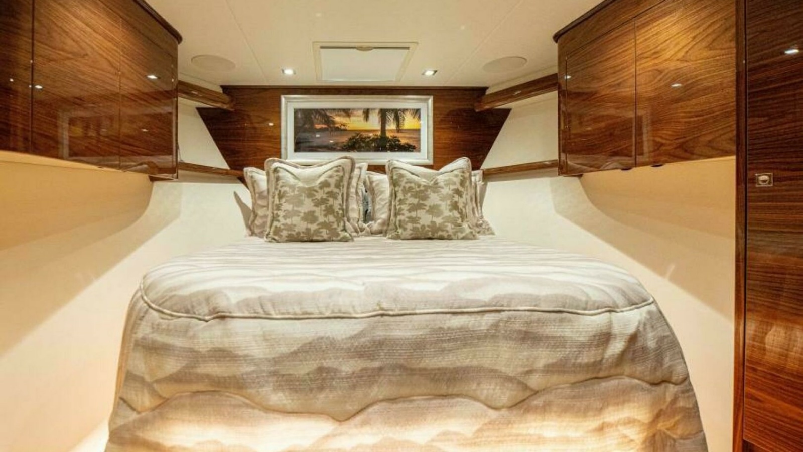 Luxurious Forward Stateroom