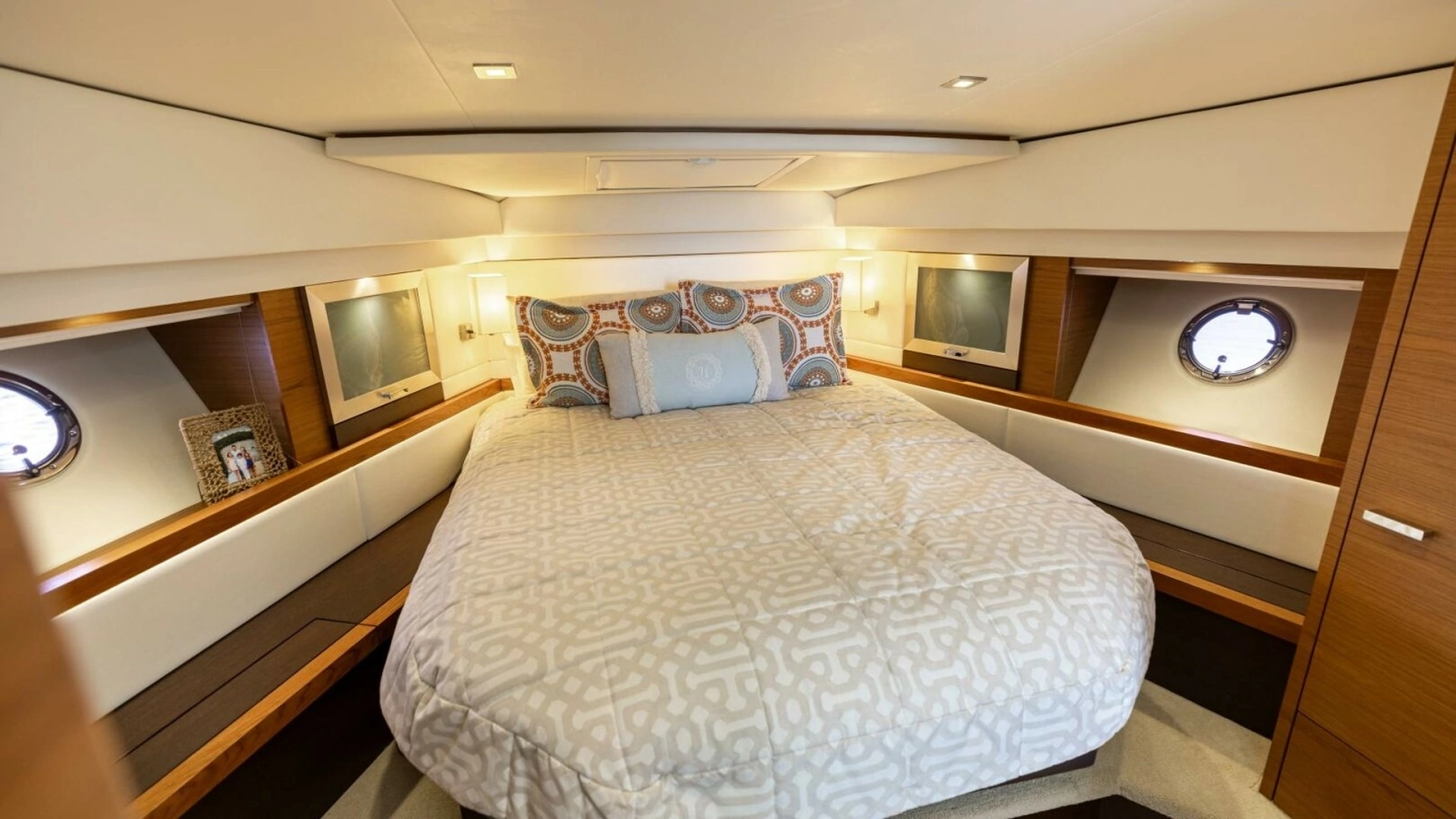 2015 Tiara Yachts 44 Coupe- SILVER LINING- Master Stateroom