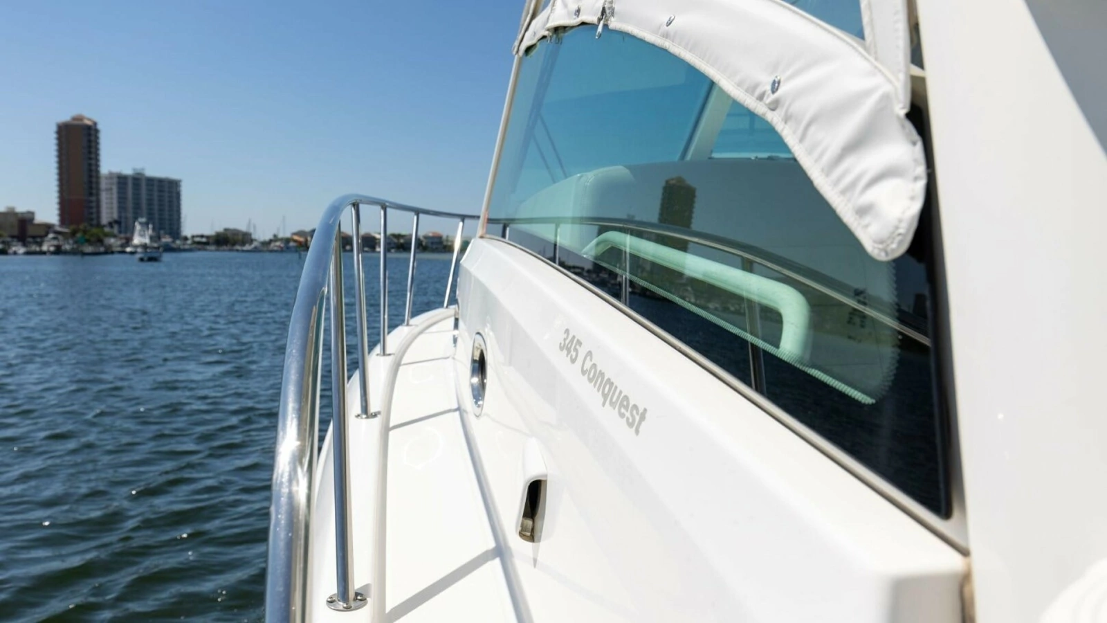 2019 Boston Whaler 345 Conquest Side