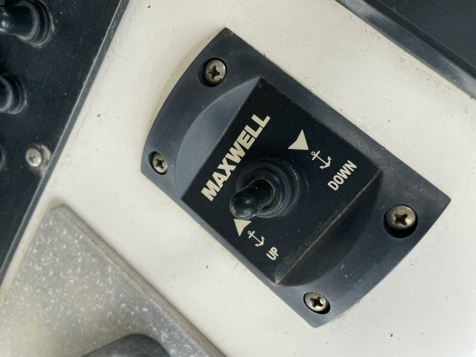 31' 1997 Custom 31 Center Console
