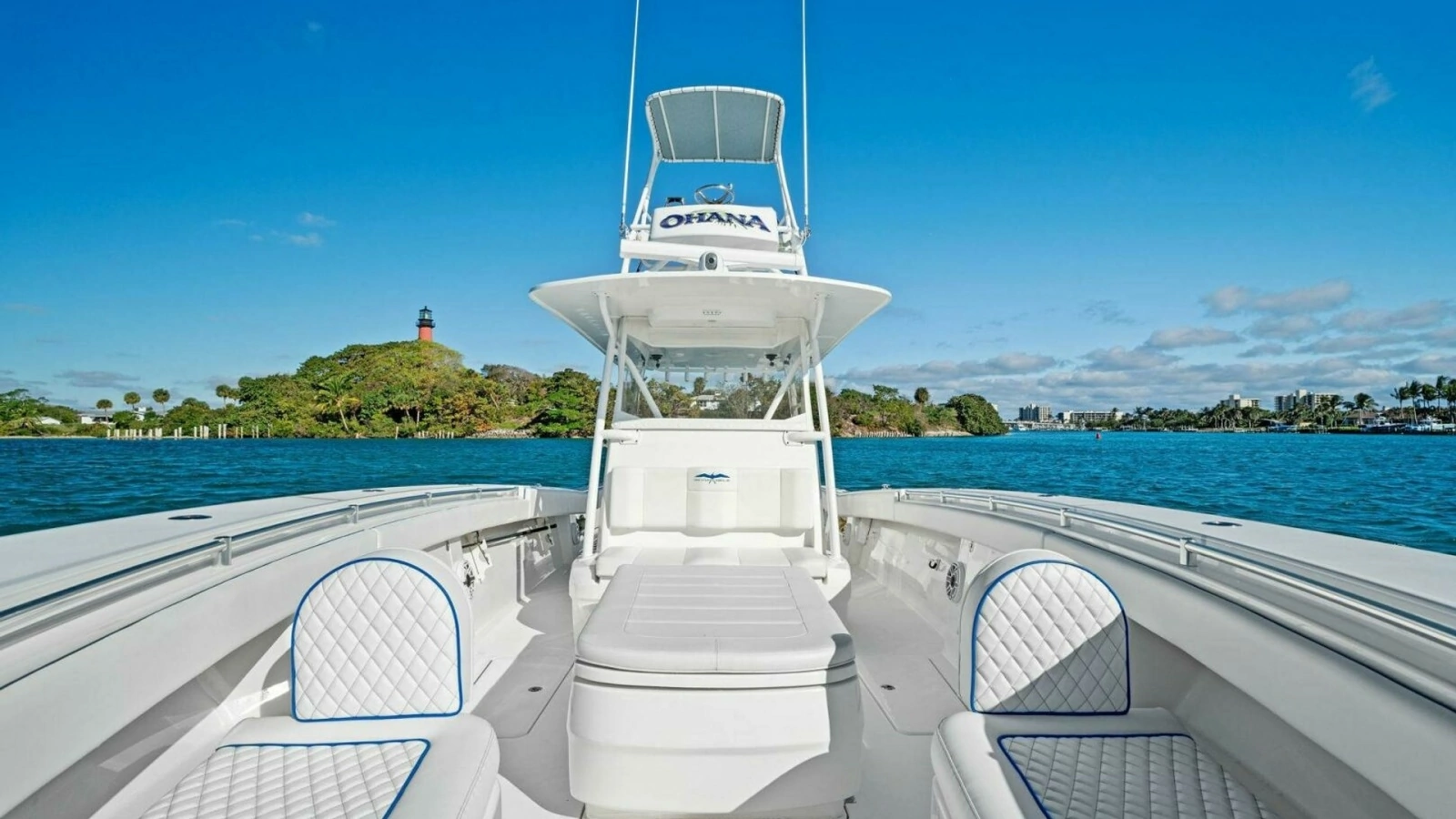 Spacious Bow Seating Area