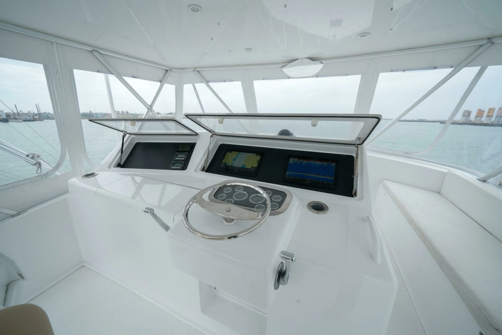 2005 Viking 52 Convertible 