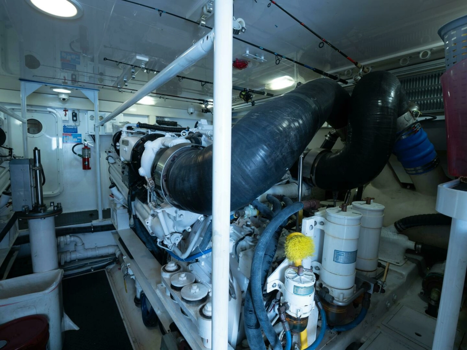 Viking 74 STREAM RUNNER- Engine Room