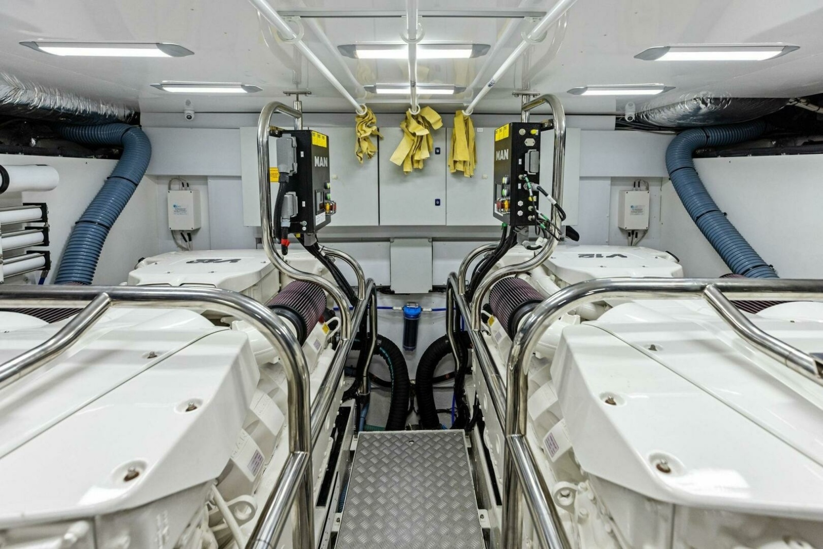 75' 2018 Princess Y75 Motor Yacht