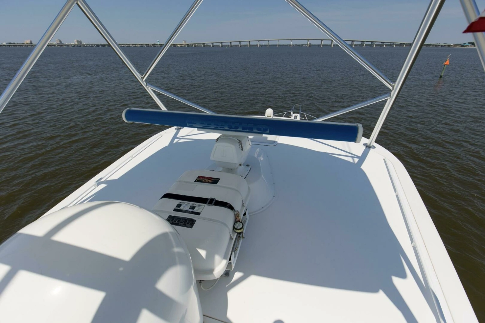 2007 64 Viking Enclosed Bridge Reel Blues Radar (1)