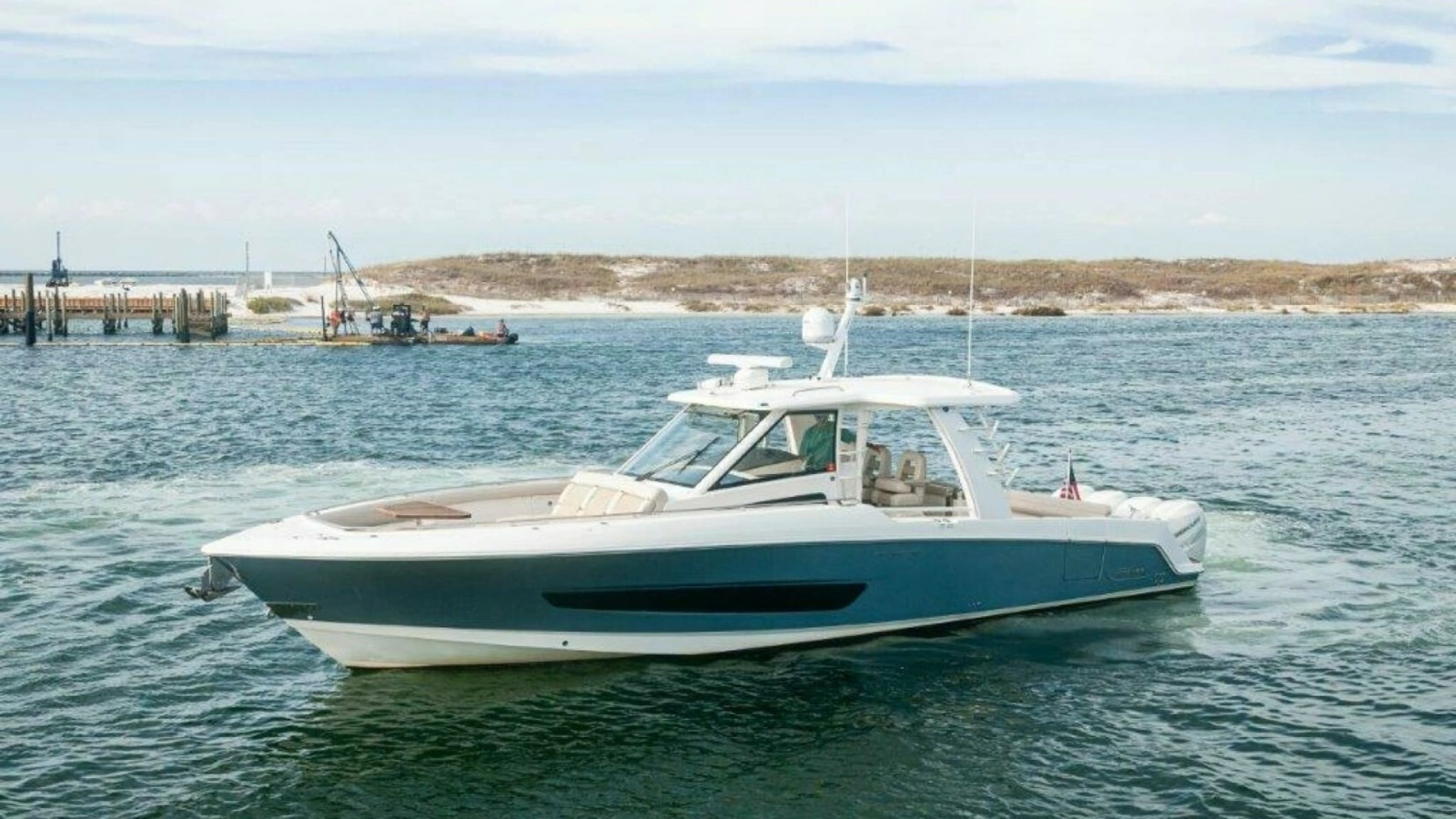 2018 42 Boston Whaler 420 Outrage The Tyder II Port Profile (1)