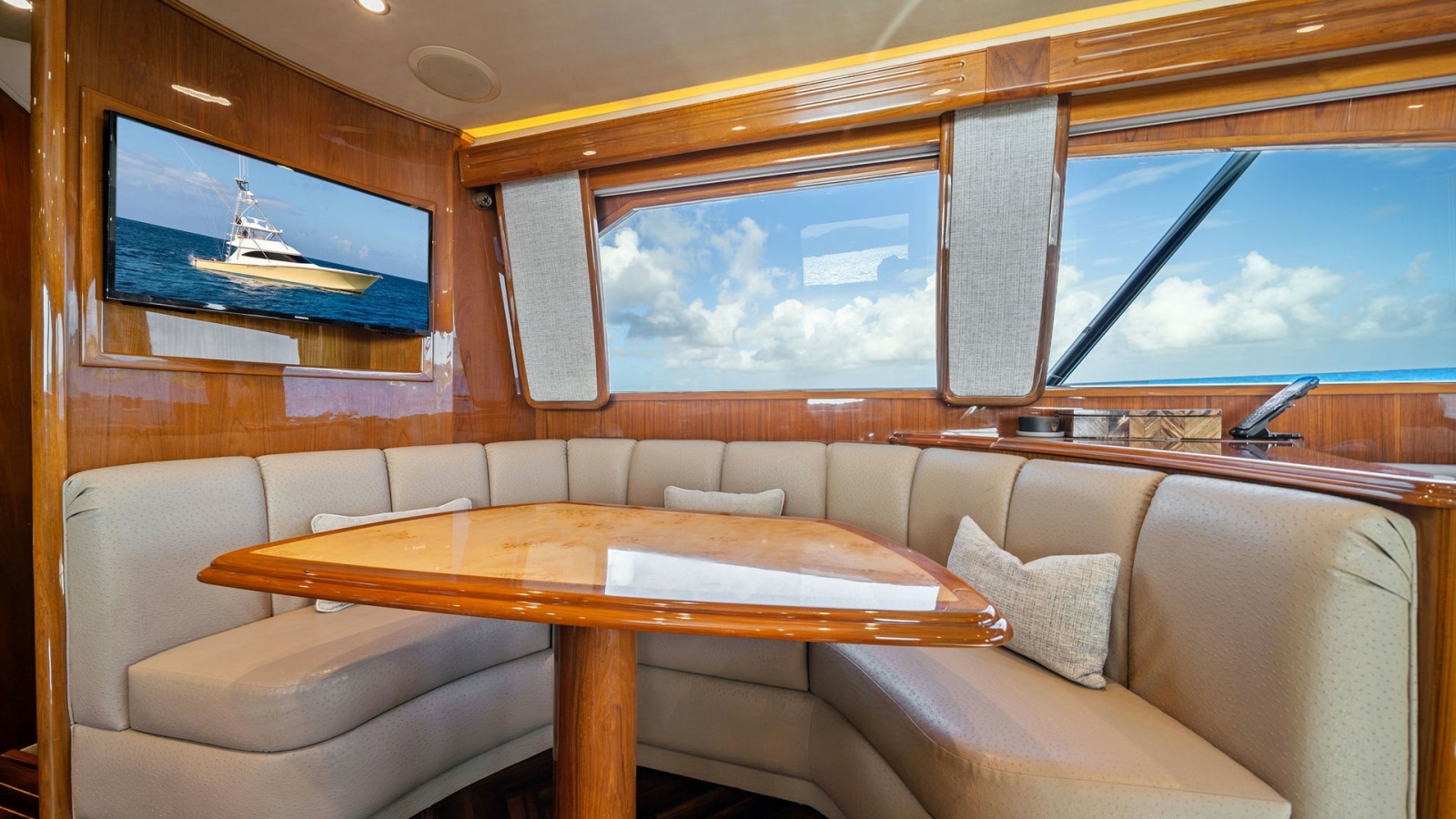 Salon Dinette with Ocean View