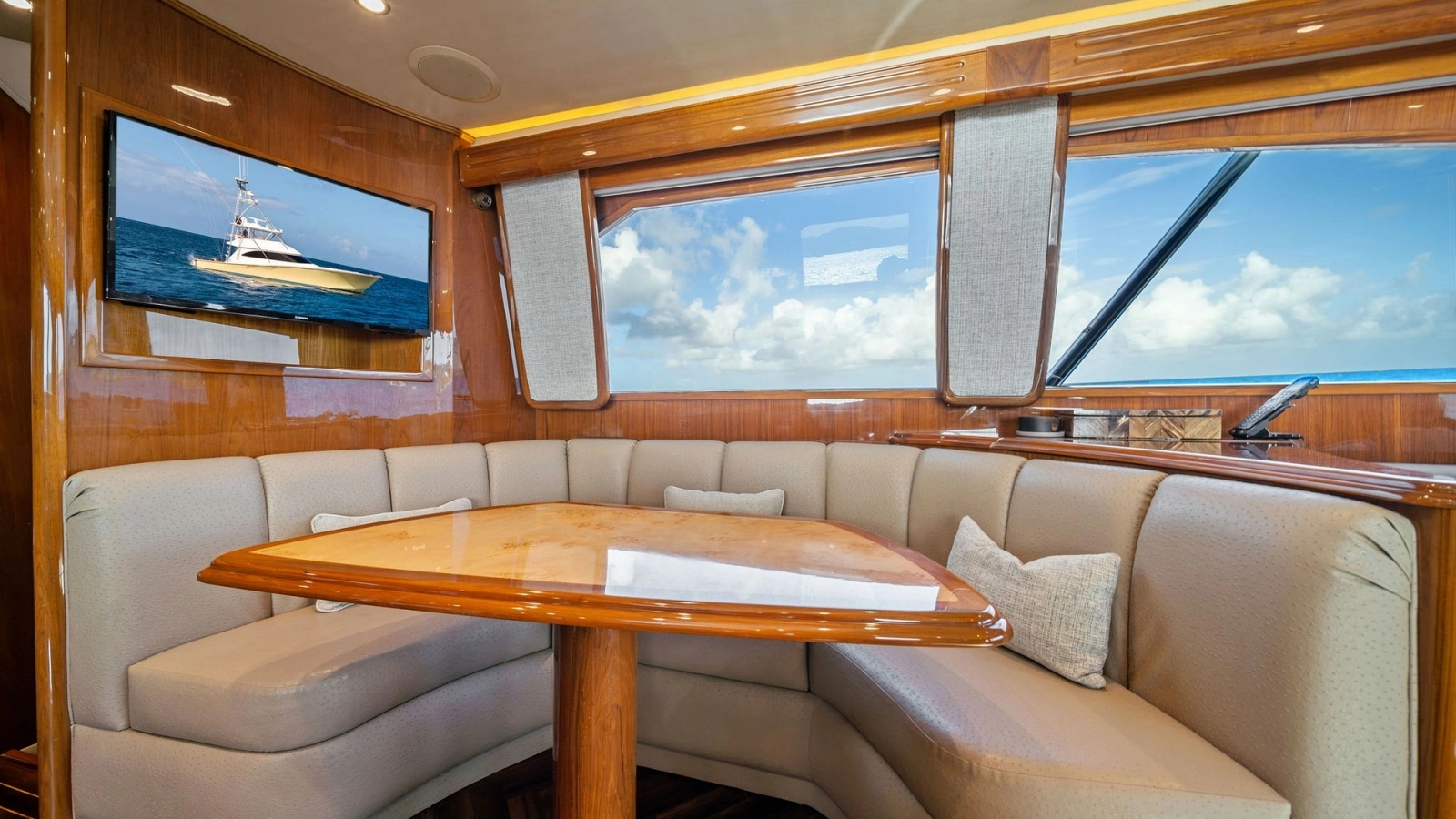 Salon Dinette with Ocean View