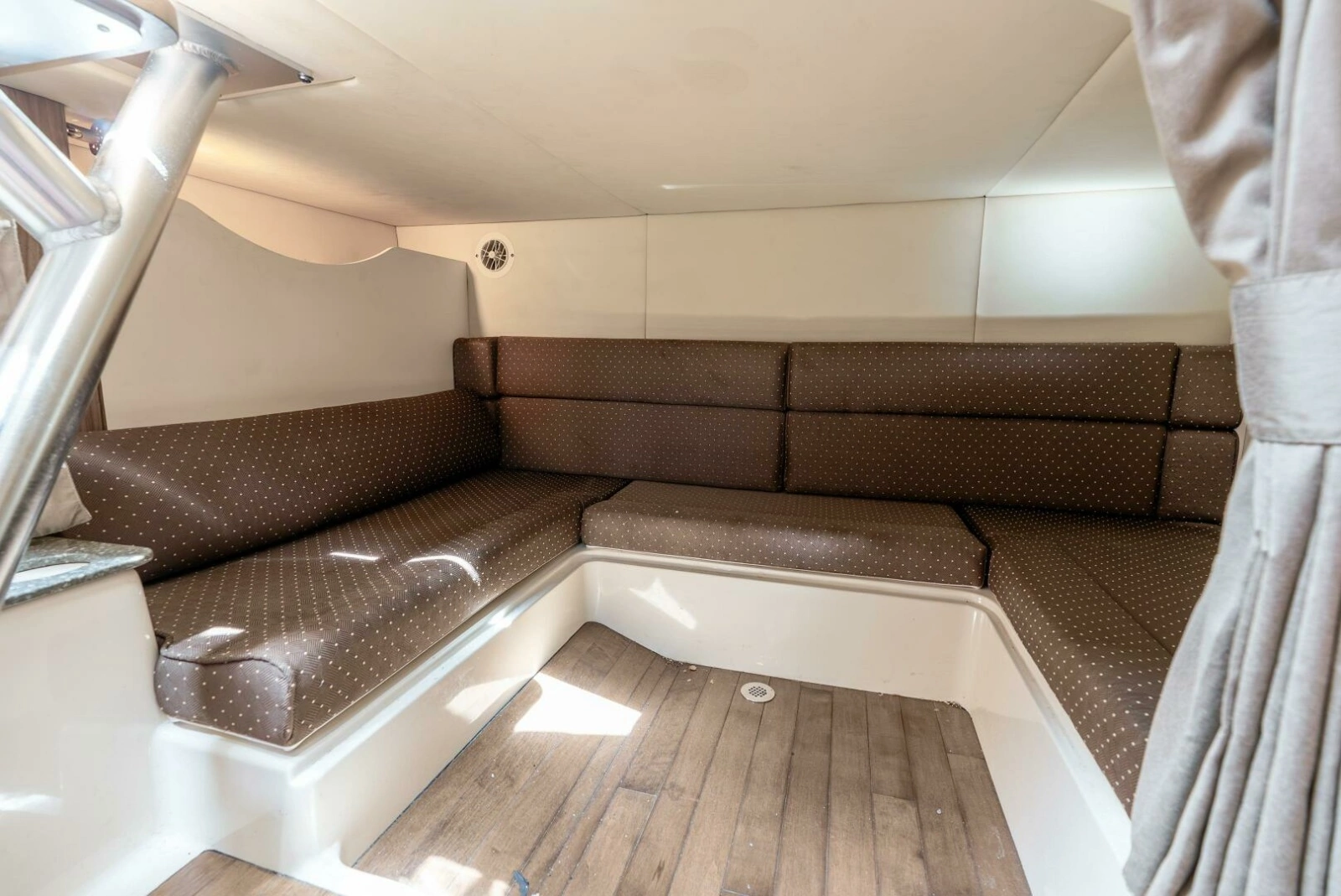 2012 Boston Whaler 345 Conquest - Salon
