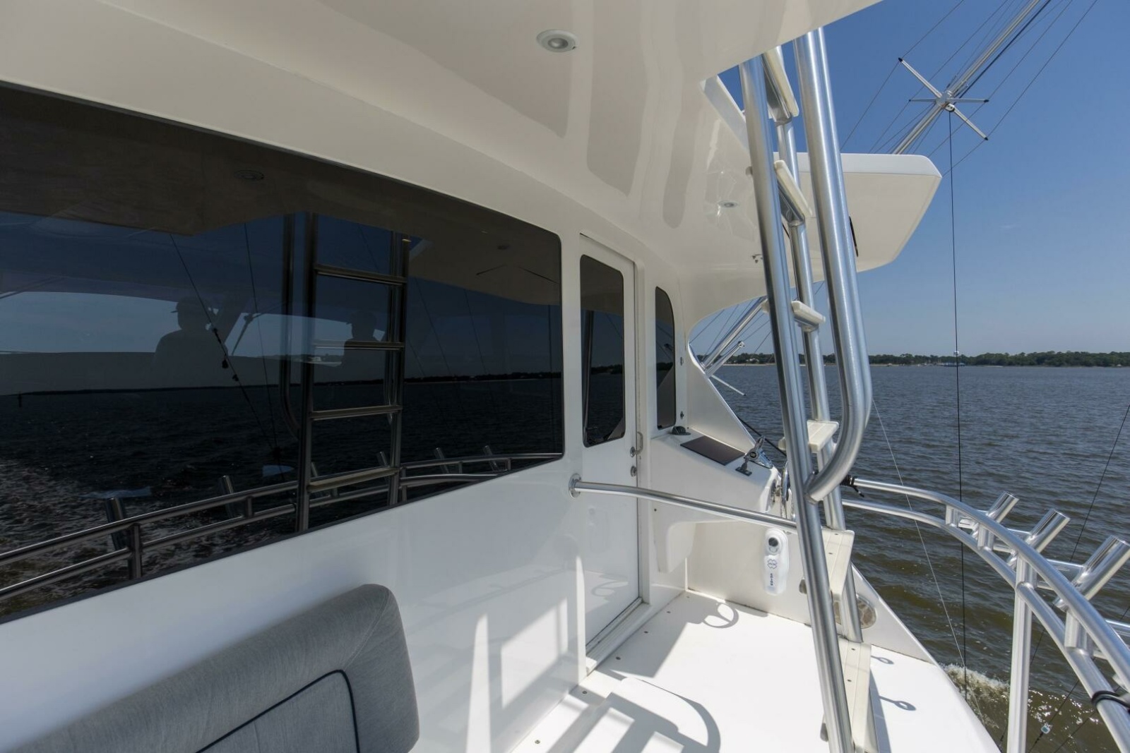 64' 2007 Viking 64 Enclosed Bridge