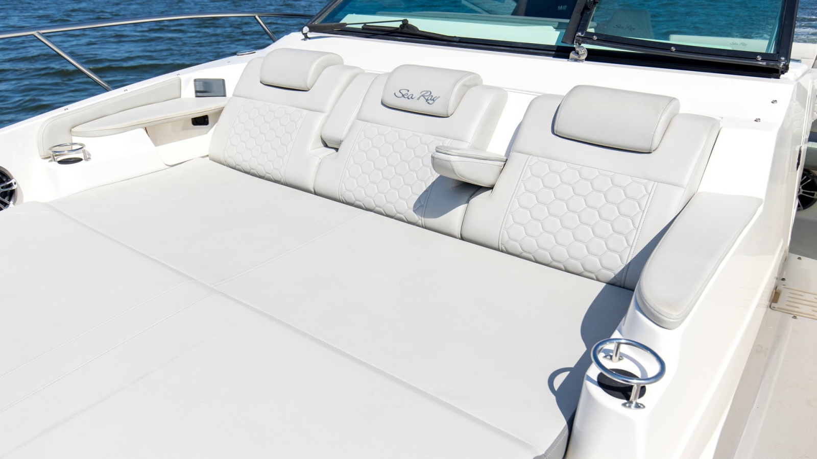2022 32 Sea Ray 320 Sundancer OB Raya Sunshine (8)