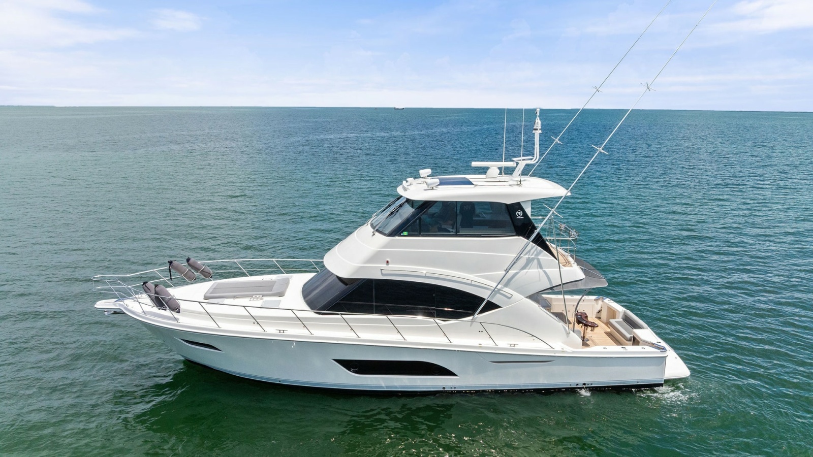 Side Profile of Riviera 57 Enclosed Bridge