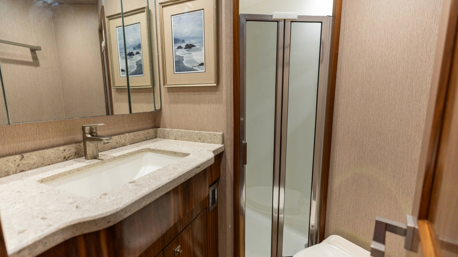 Luxurious Guest Bathroom