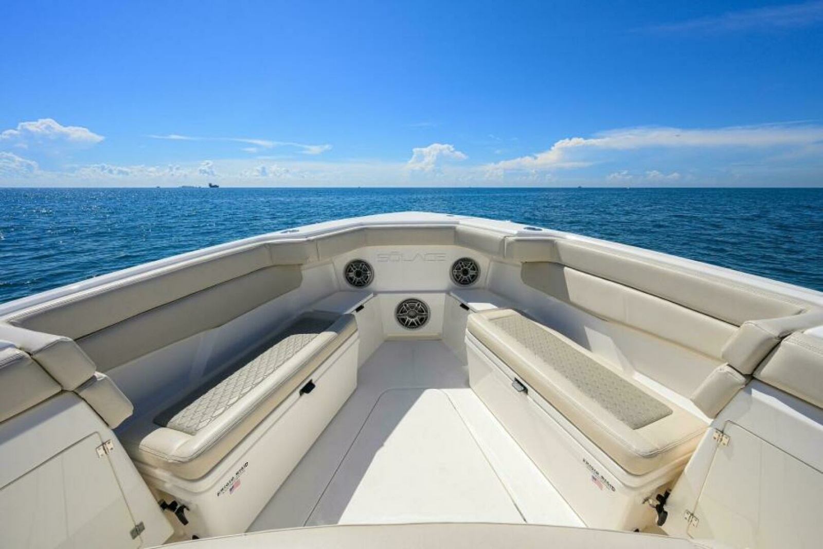 Solace 41 Bow, Forward Seating