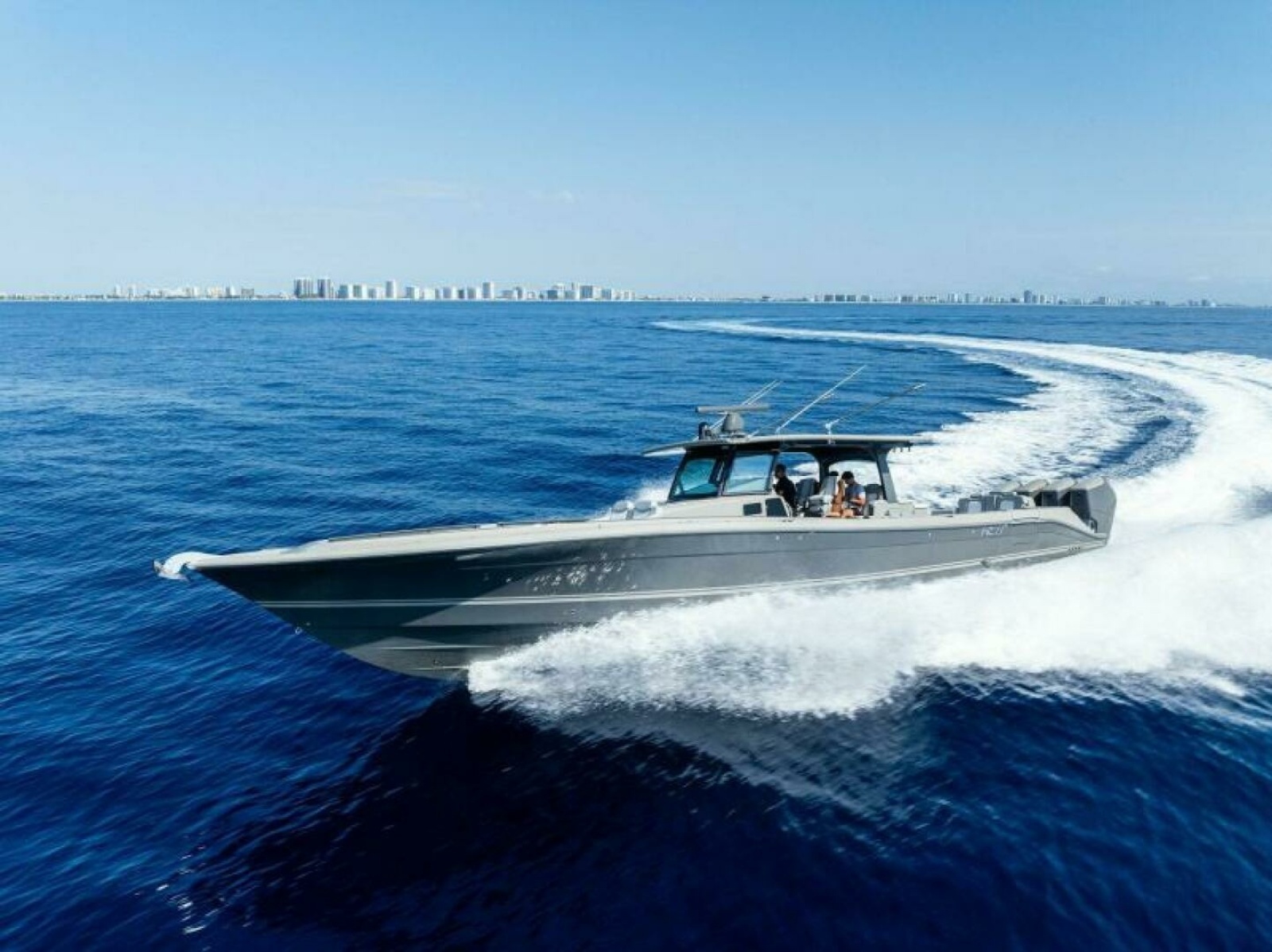 53' 2023 HCB 53 Suenos