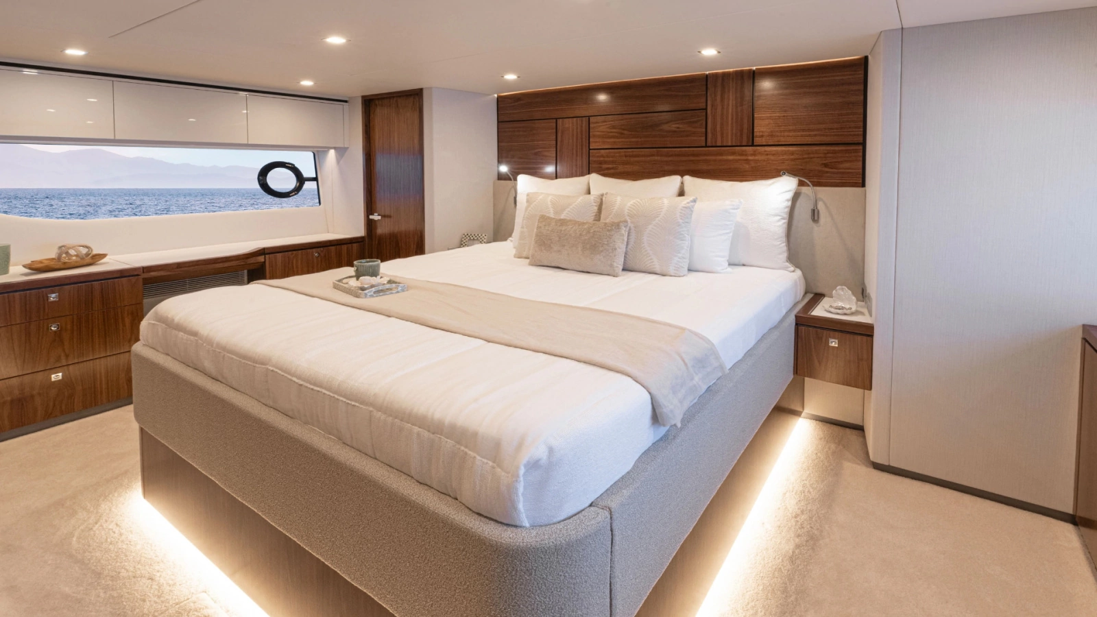 6200 SPORT YACHT 62ft Riviera Yacht For Sale