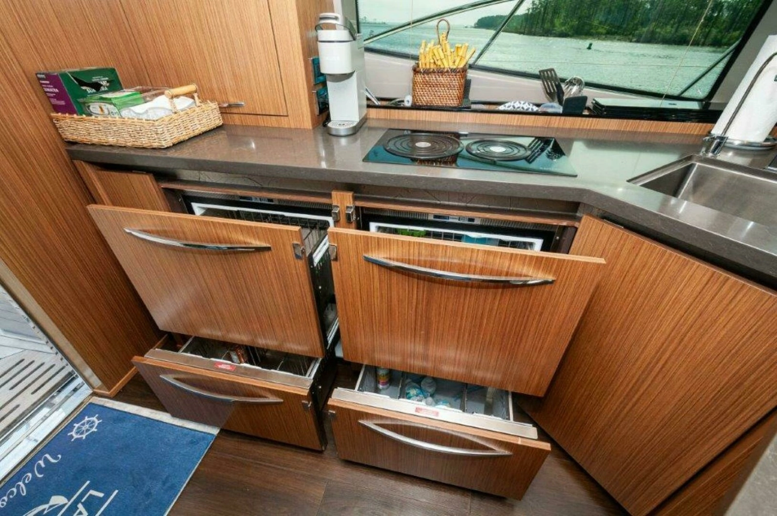 2018 Sea Ray L550 Flybridge photo 11