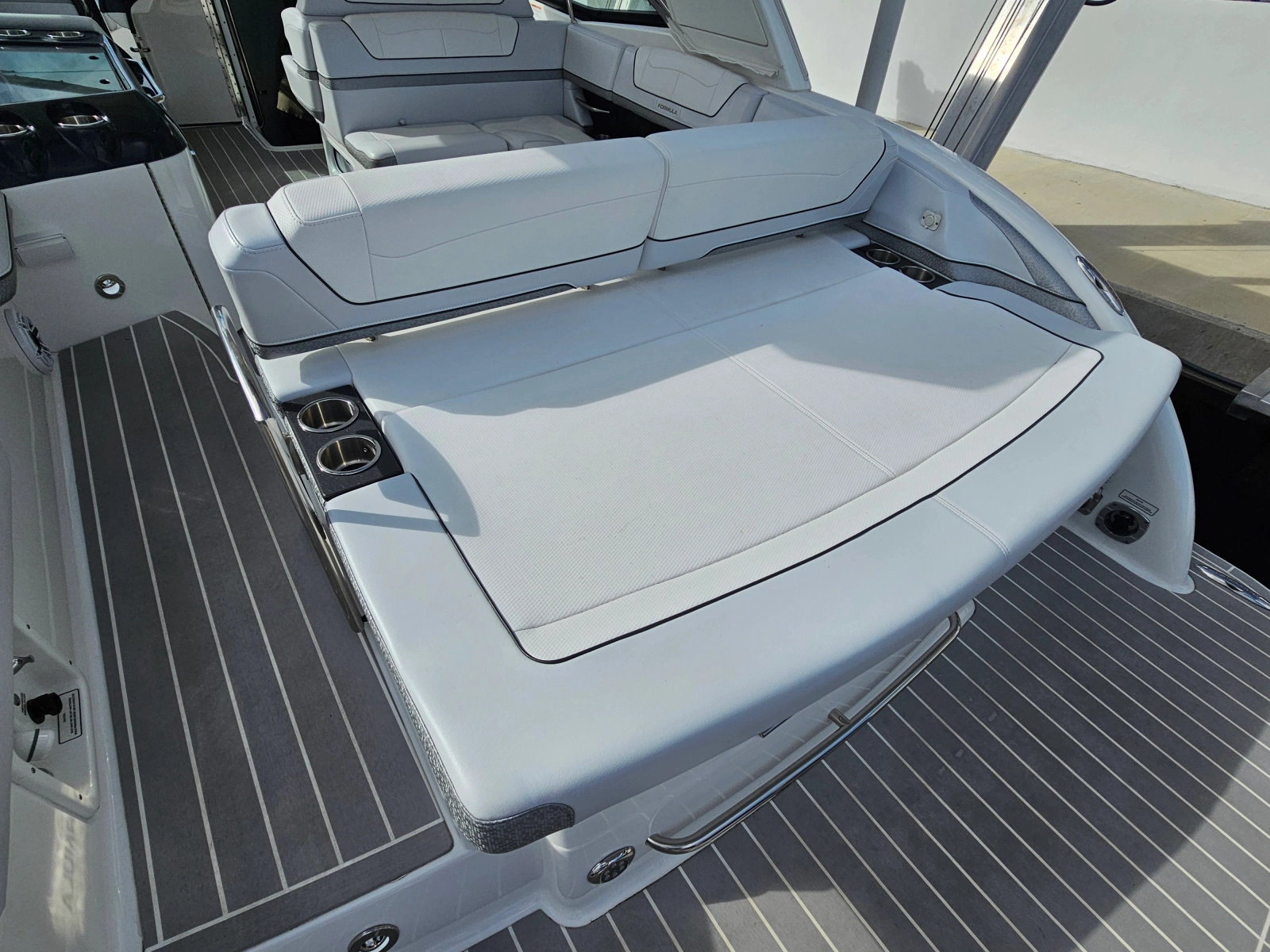 2023 Formula 350 Crossover Bowrider