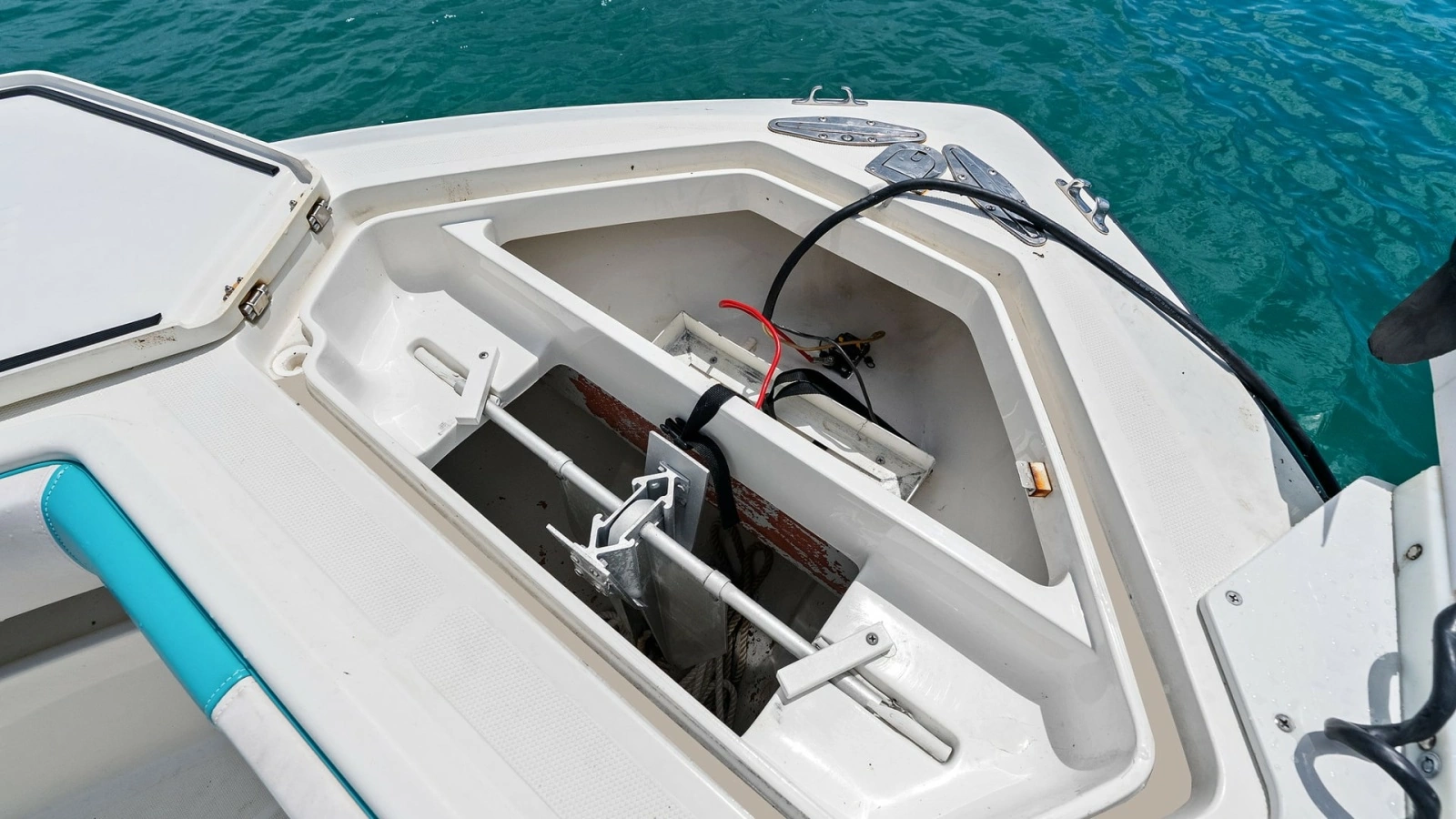 Anchor Locker with Integrated Storage