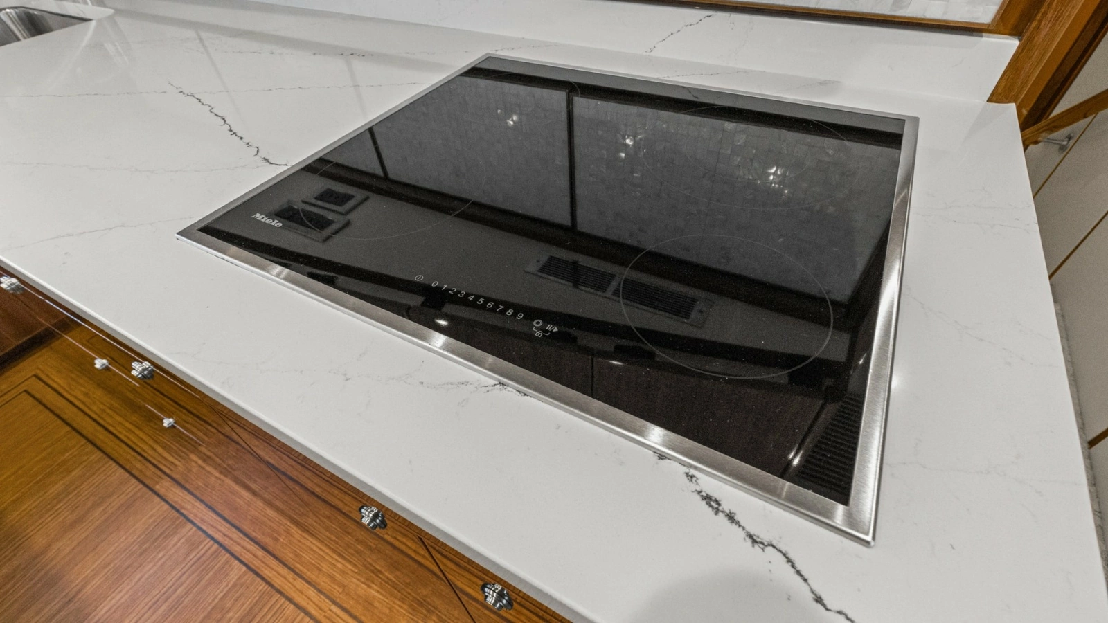 2022 Viking Convertible Cole Play Engine Galley (2)