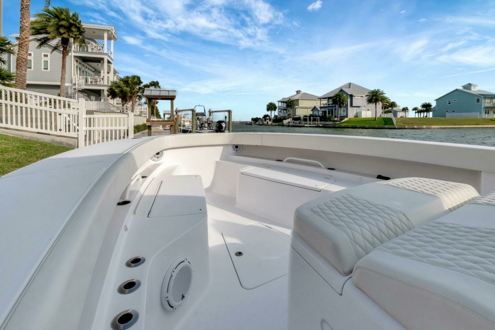 43' 2023 Jupiter 43 Center Console