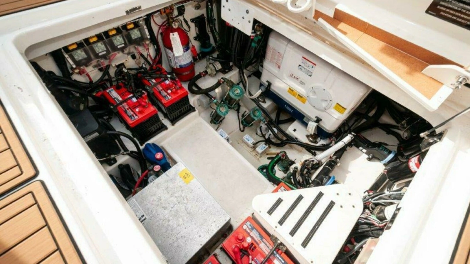 2018 42 Boston Whaler 420 Outrage The Tyder II Engine Room