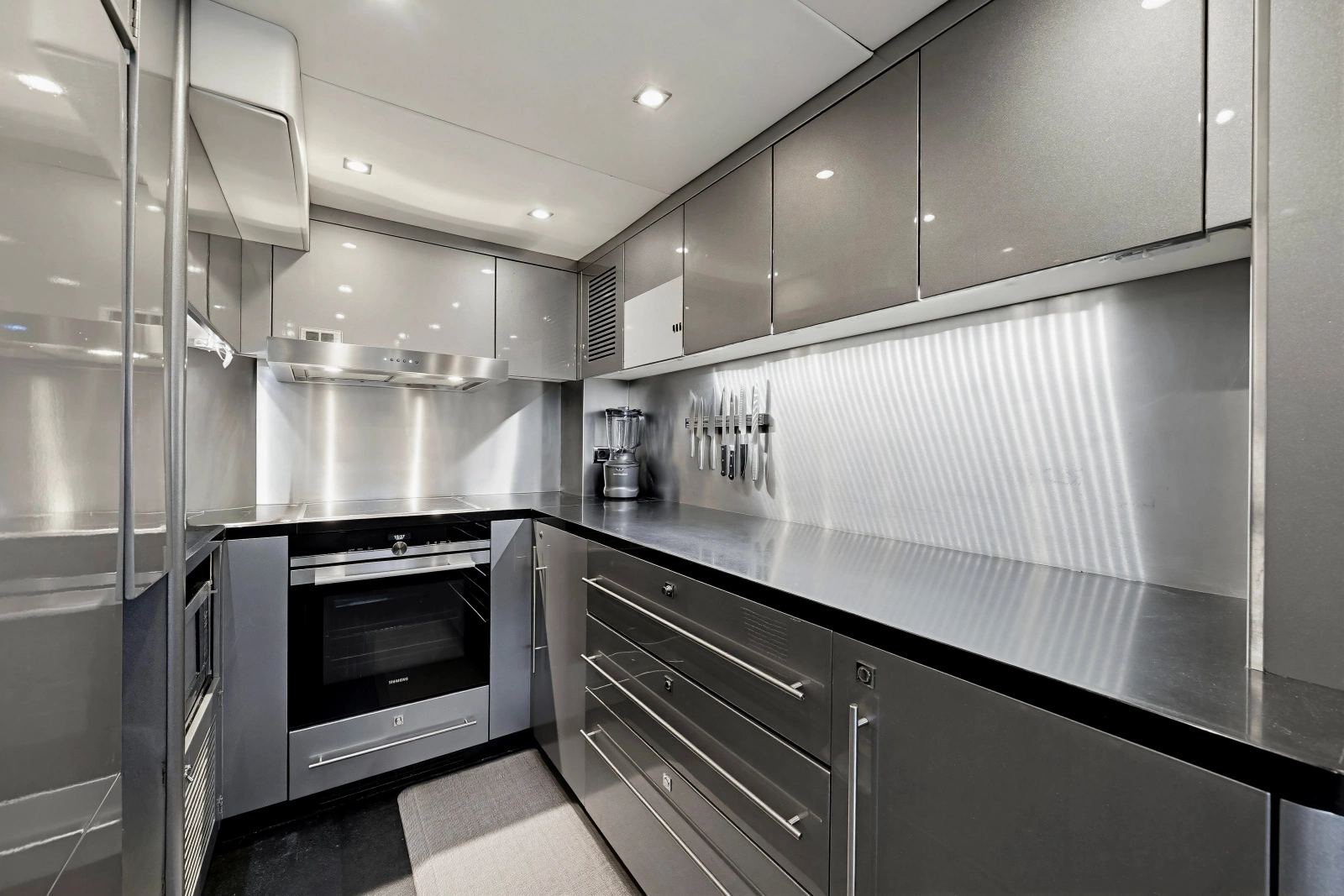 2010 Sunseeker 34 Metre Yacht