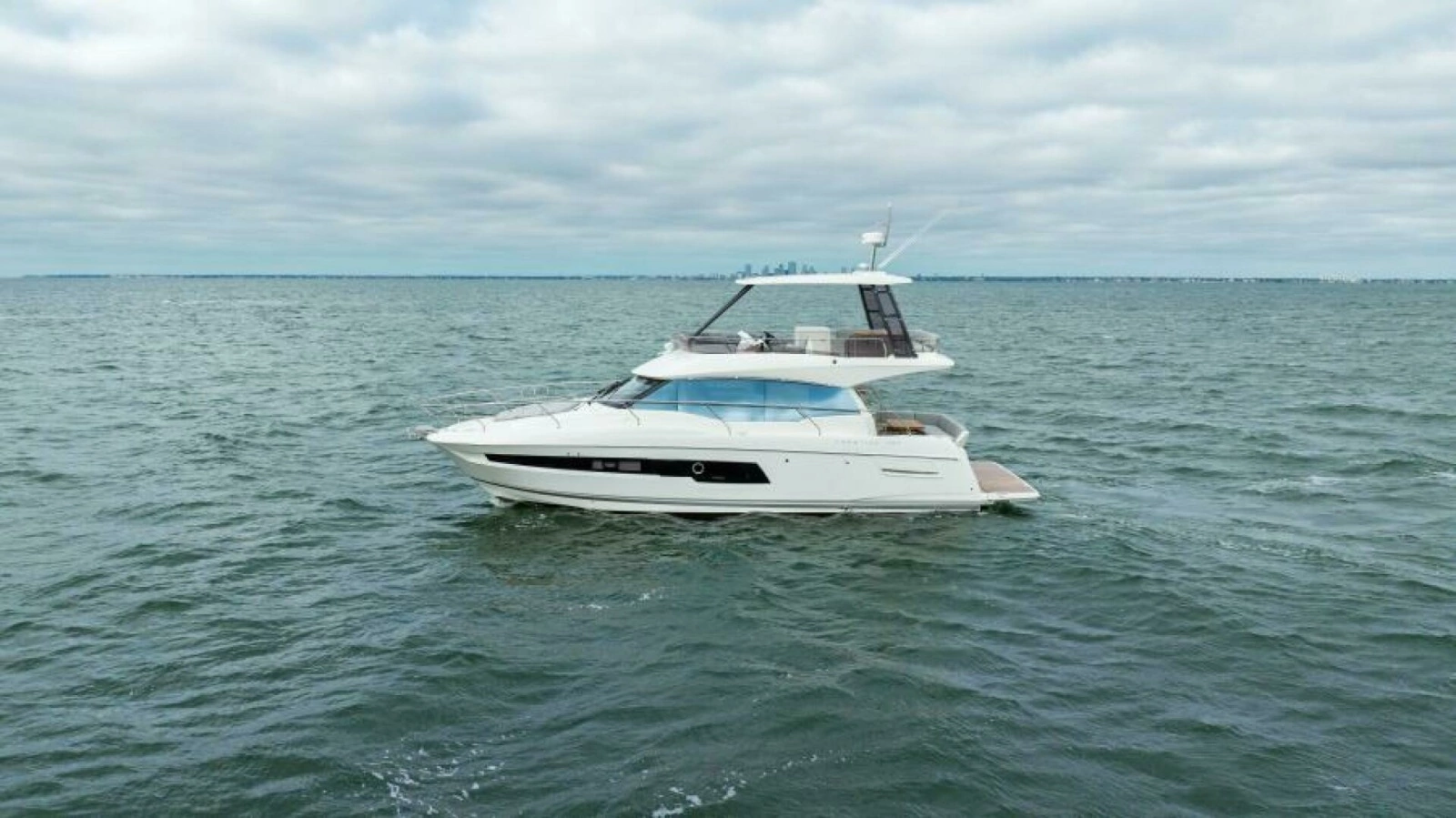 2024 46 Prestige Flybridge -Profile