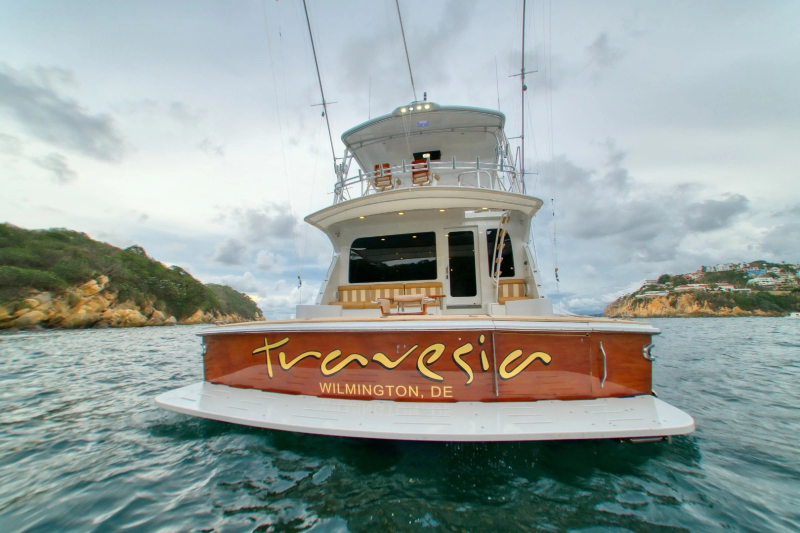 2005 Hatteras 68 Convertible -  Travesia