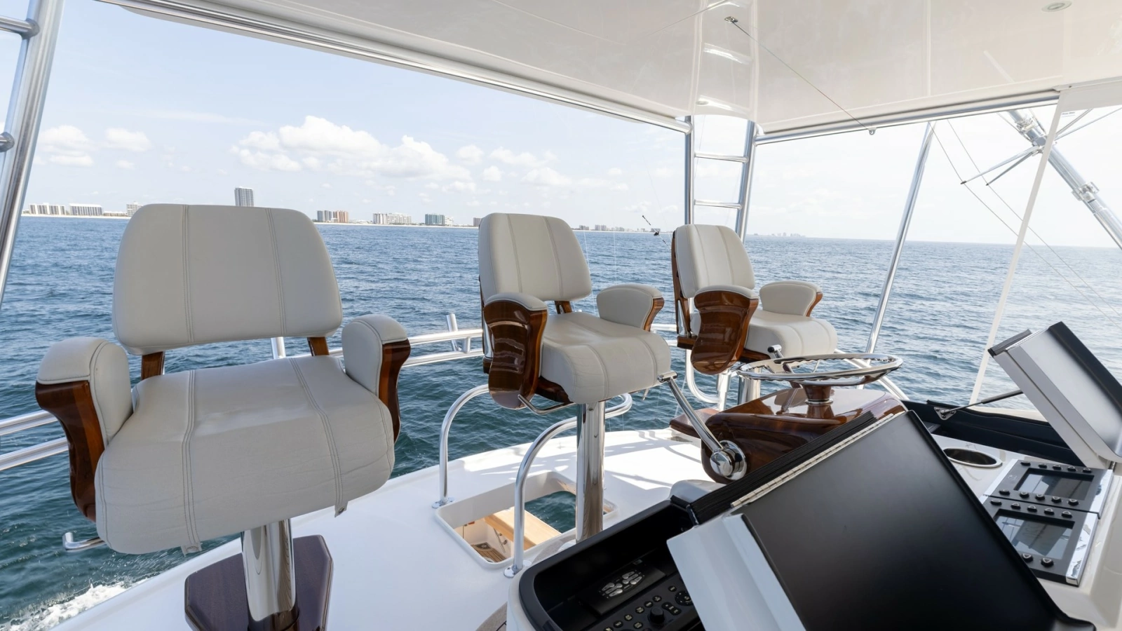Flybridge Helm with Seating