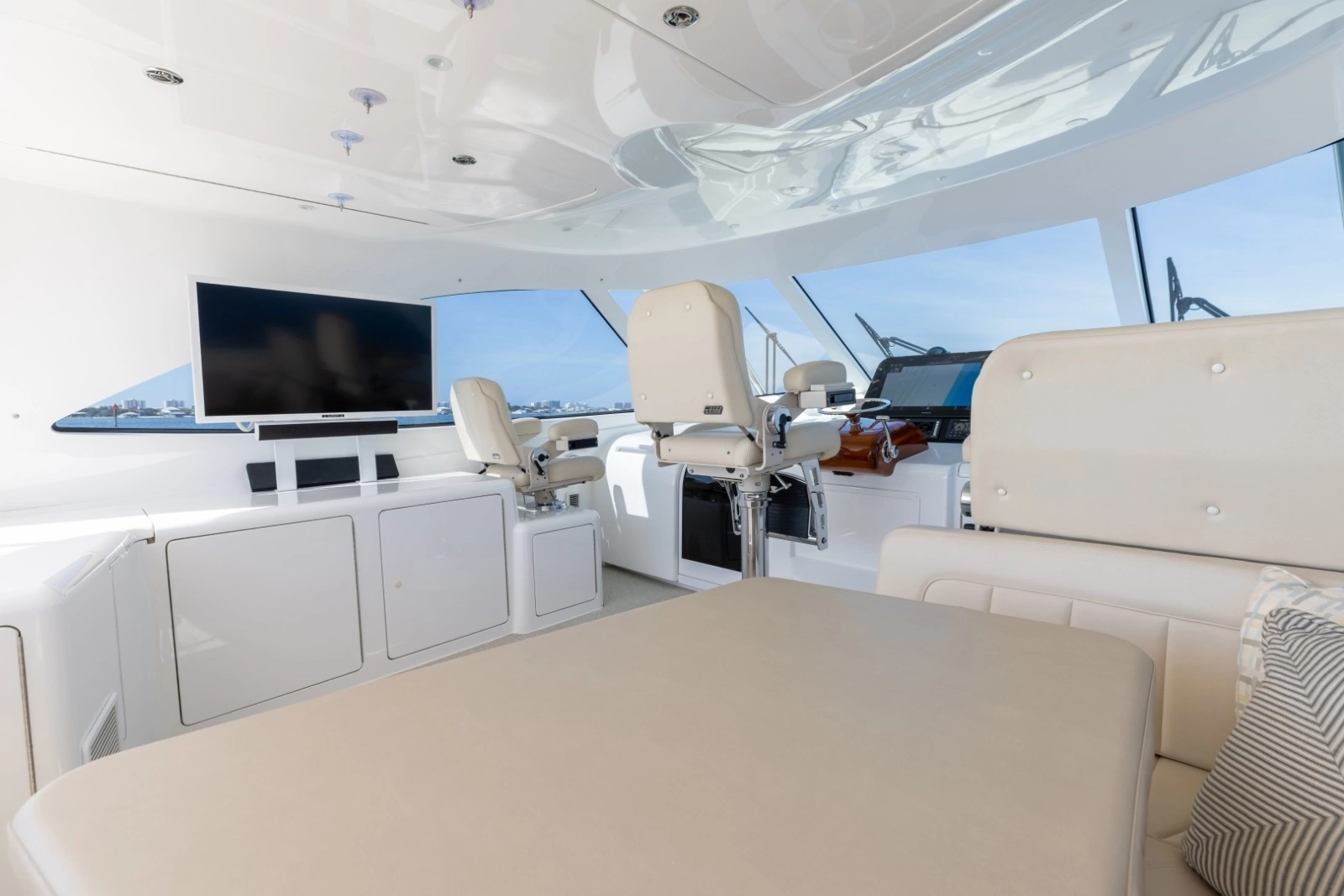 2018 52 Viking Sport Tower Wild Eagle Helm Deck (1)