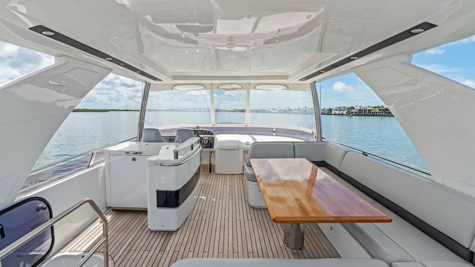 Spacious Flybridge with Seating Area
