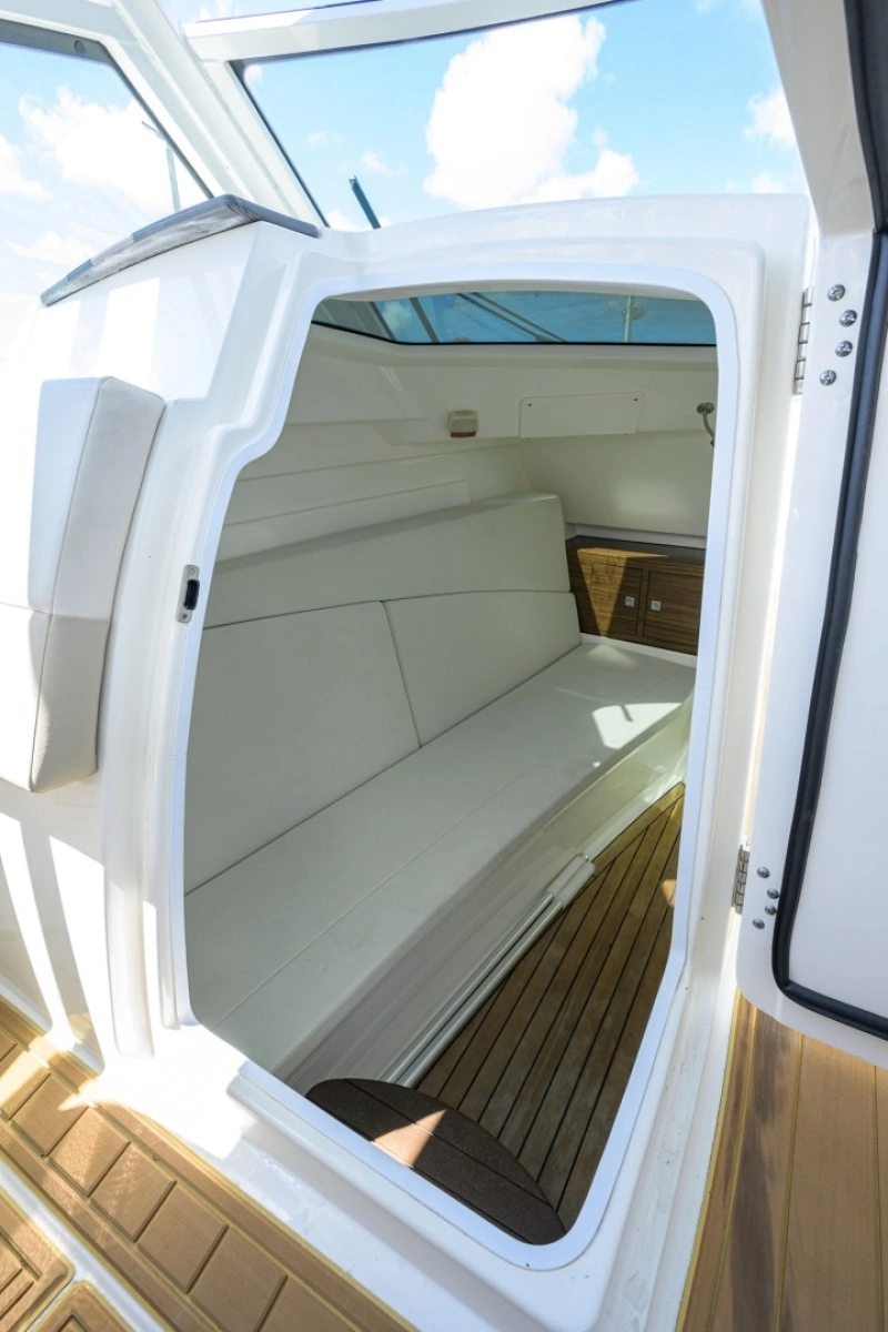 Boston Whaler 32 - Veronica