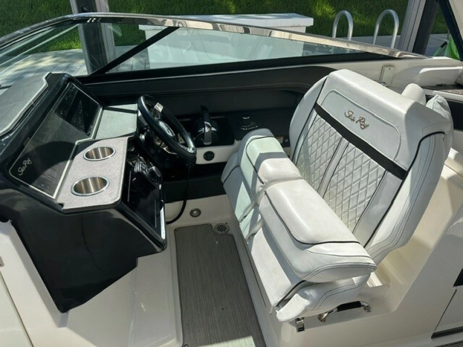2018 Sea Ray SLX 310 - Sales Therapy