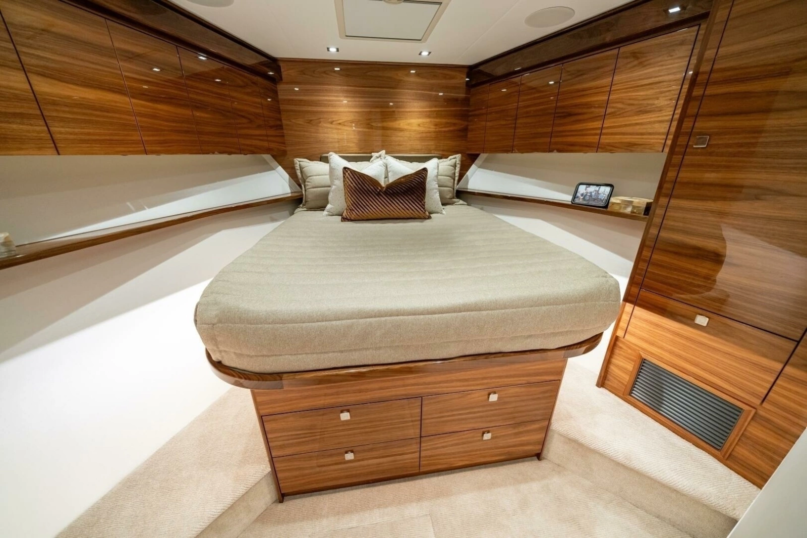 Viking 82 Convertible VIP Forward Stateroom