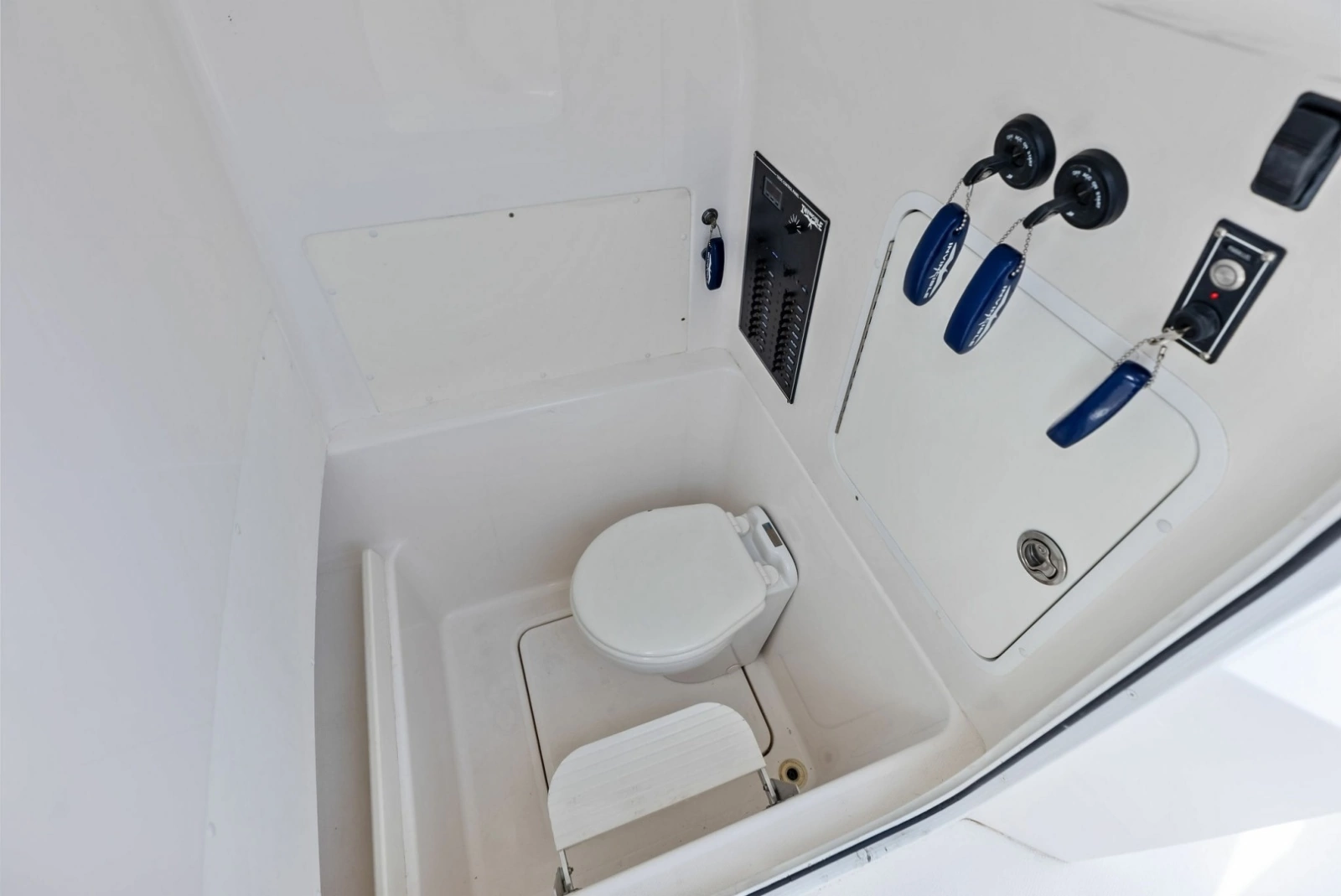 33ft Invincible Yacht For Sale