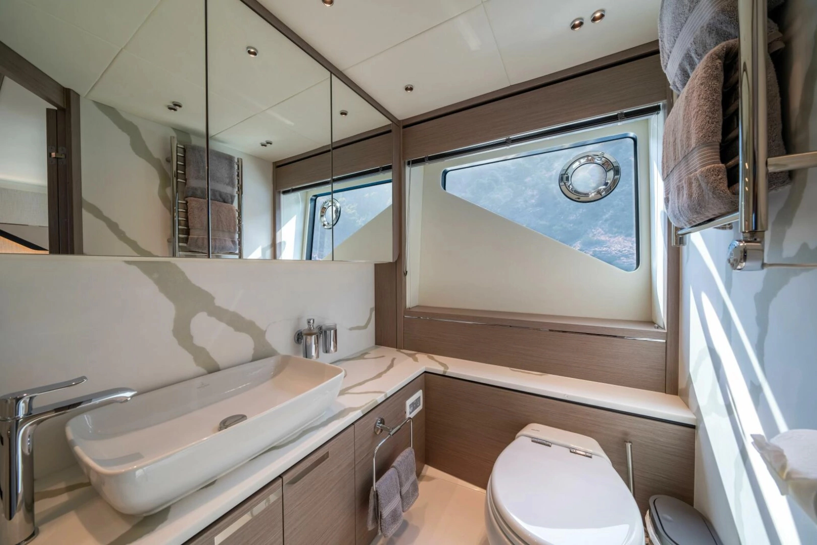75 SPORT YACHT 75ft Sunseeker Yacht For Sale