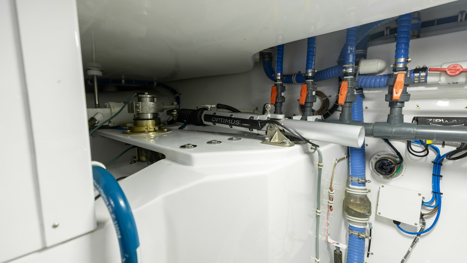 2021 65 Hatteras GT On the DL Engine Room (10)
