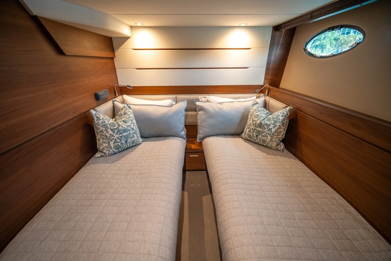 2017 Princess 68 Flybridge