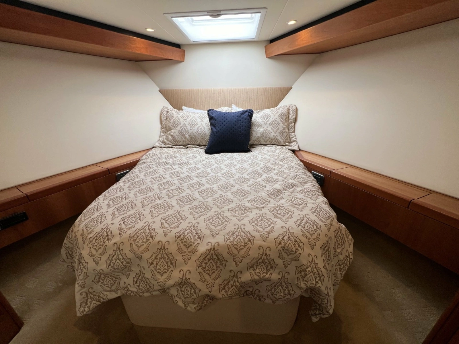 2013 Hatteras GT 54