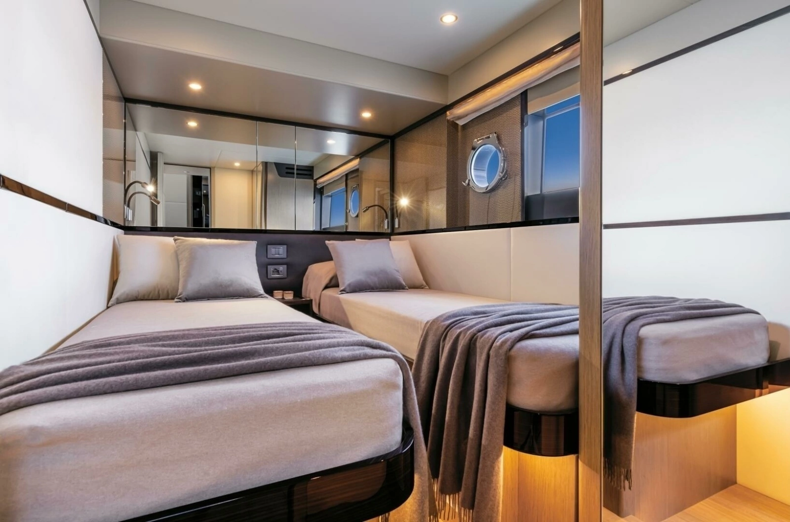 2027 60 Absolute Flybridge - Guest Stateroom