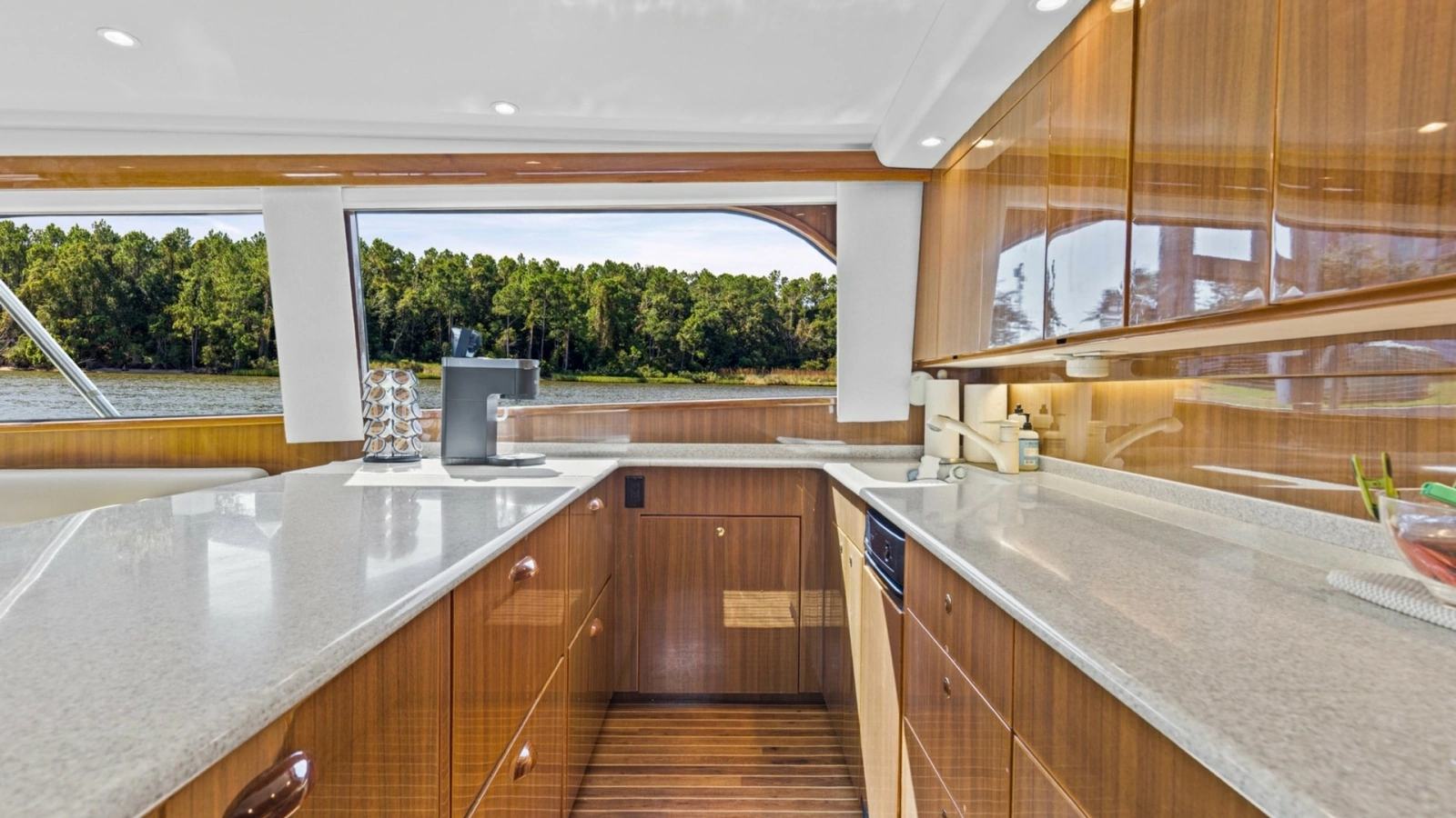 2005 61 Viking Enclosed Bridge Kelkat Galley (3)