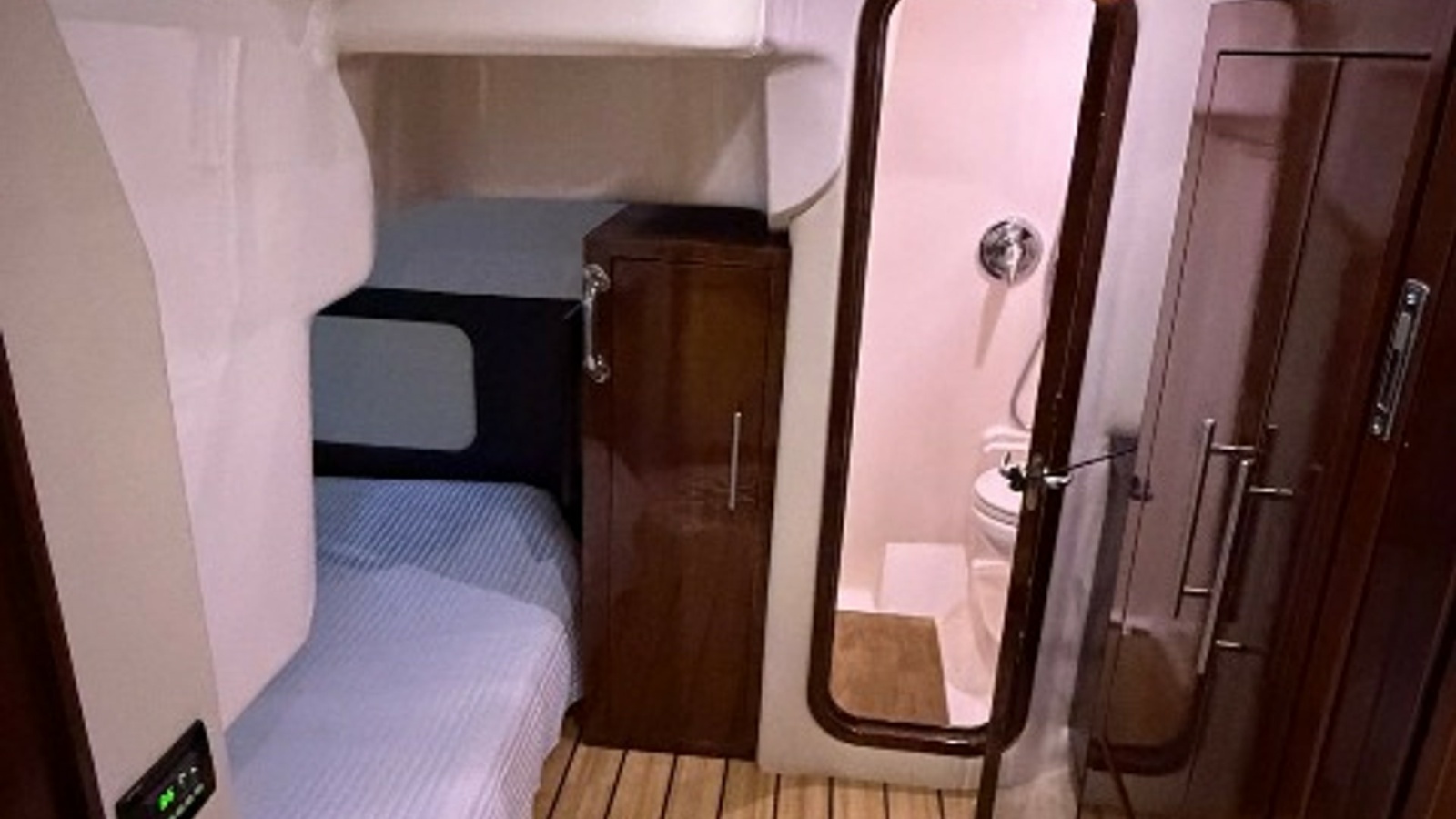 Guest Cabin with Ensuite Bathroom