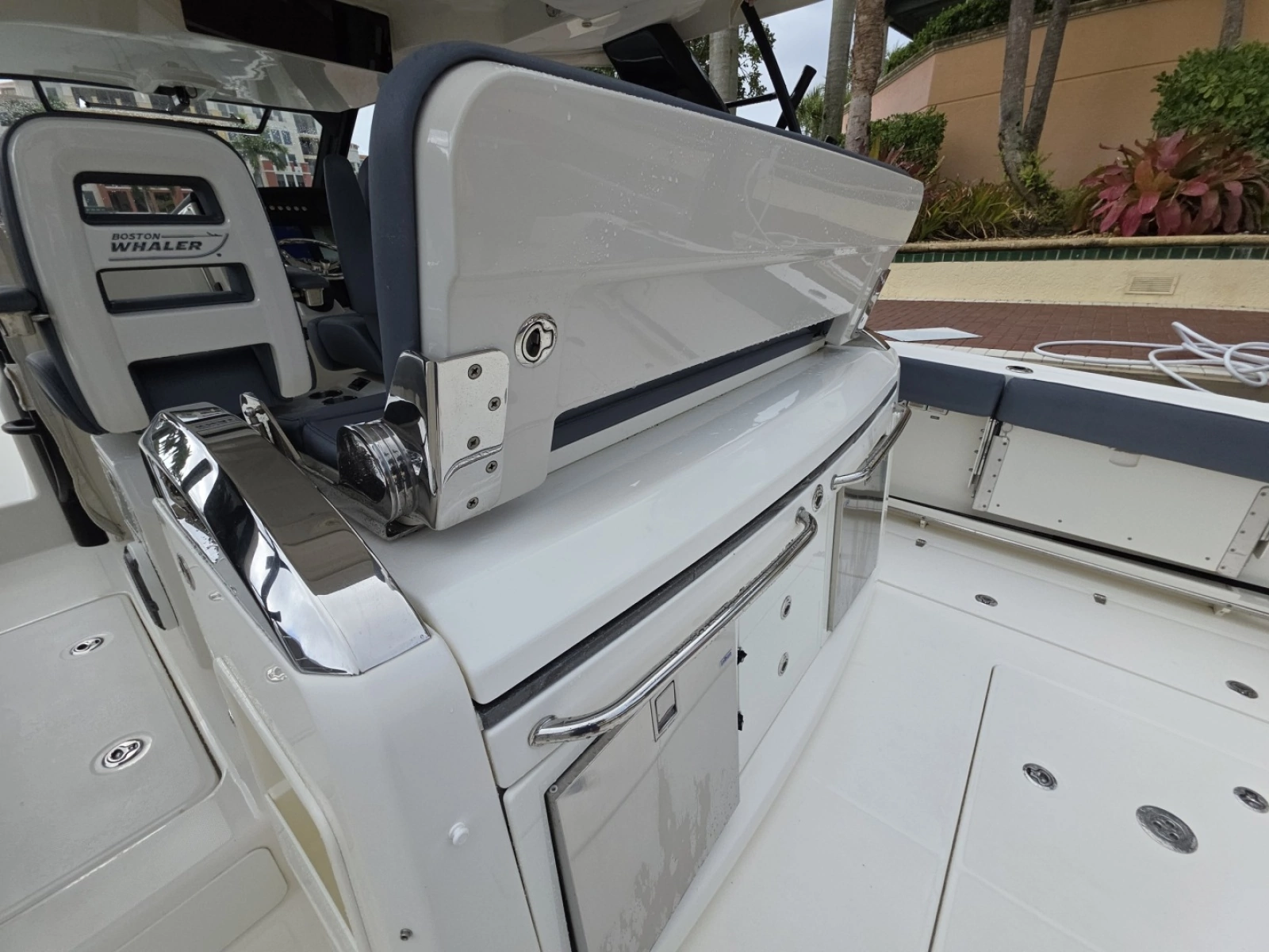 2021 Boston Whaler 420 Outrage BFT-Profile