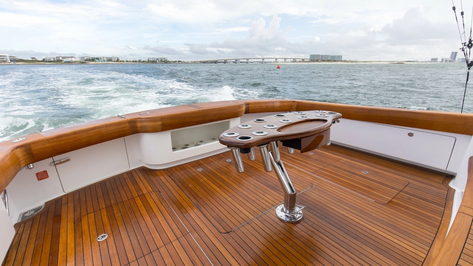 2022 Viking Convertible Cole Play Cockpit (1)