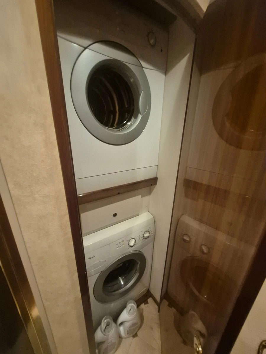 2006 Viking 56 Convertible