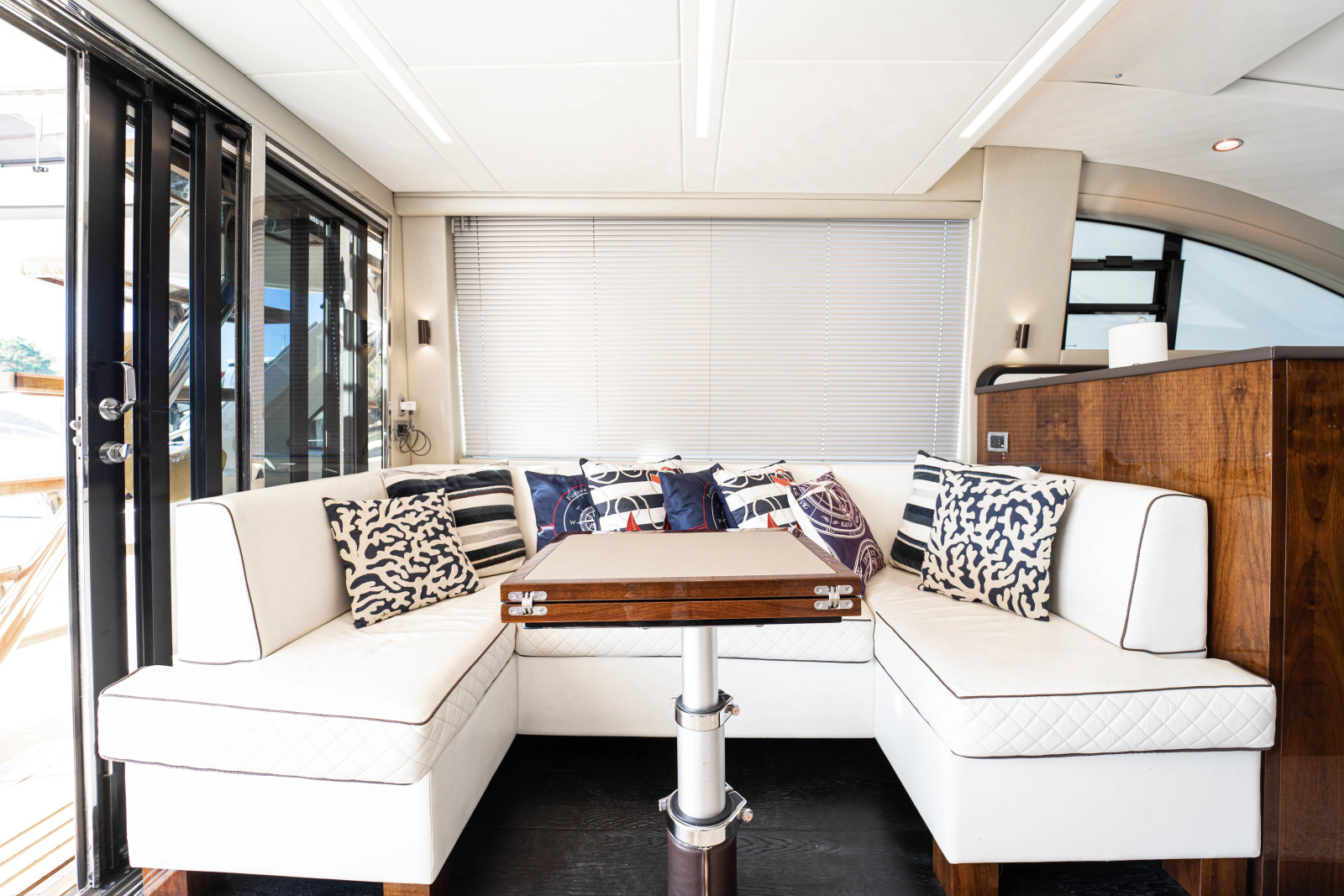 2019 Fairline Squadron 53