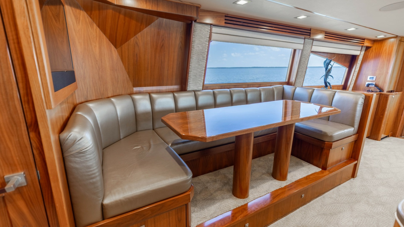 80' 2016 Viking 80 Convertible